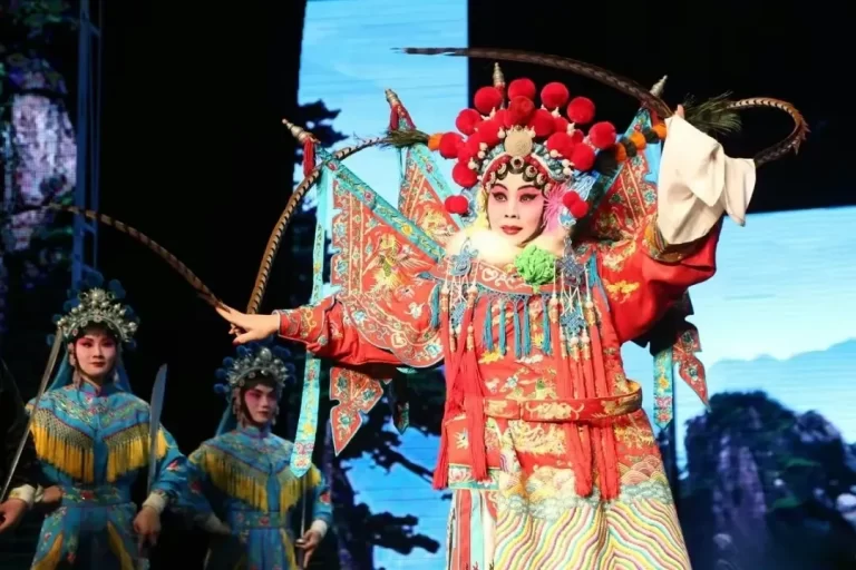 监狱中的惊天秘密：假女囚真男犯，伦理错位的人生悲剧